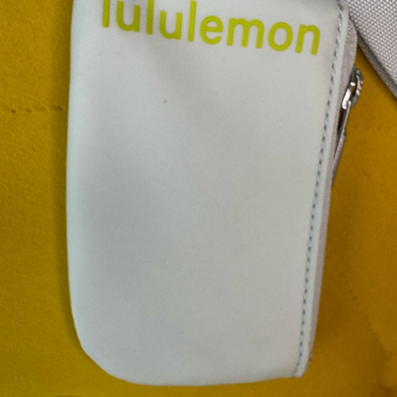 Lululemon Dual Pouch Wristlet in Yellow and White - Picture 5 of 5